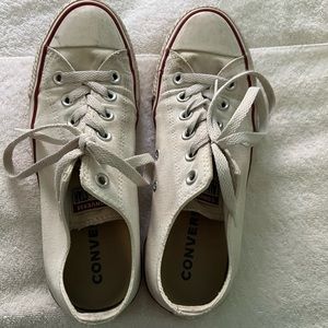 Converse chuck Taylor, white tennis shoes, women’s size 8